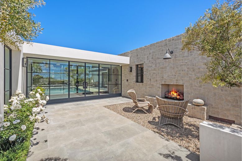 Exterior, Fireplace