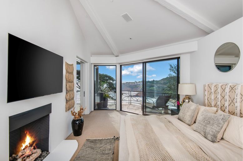 Bedroom, Fireplace, Interior, Recessed Lighting, Water