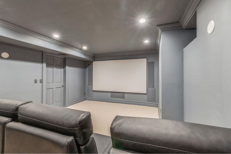 Interior, Projection Screen, Recessed Lighting, Theatre Room