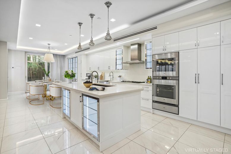 Dining room, Interior, Kitchen, Pendant Lights, Recessed Lighting, Stainless Steel Appliances