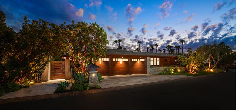Attached, Exterior, Facade, Modern