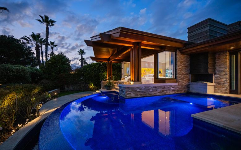 Exterior, Pool