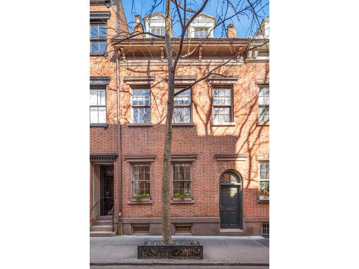 Exterior, Facade, Brick Facade, Rowhouse
