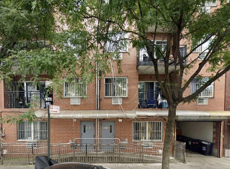 Exterior, Facade, Brick Facade, Rowhouse