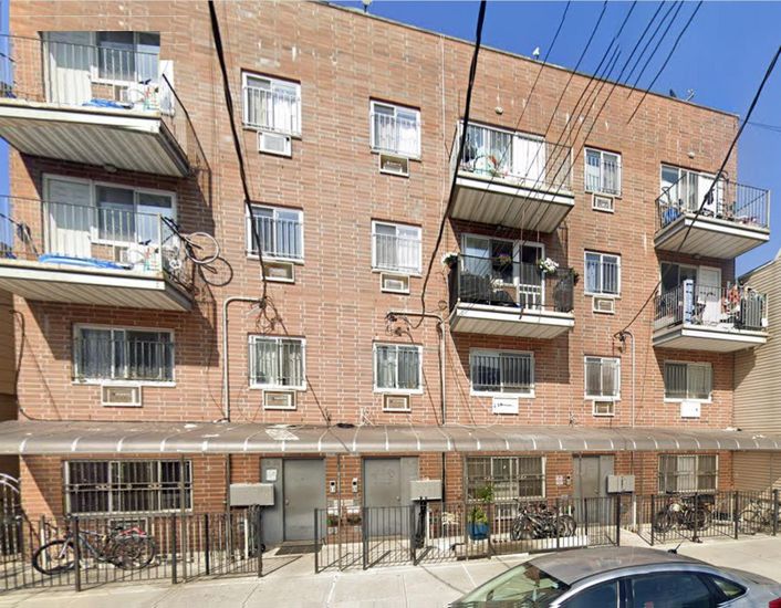 Exterior, Facade, Brick Facade, Rowhouse