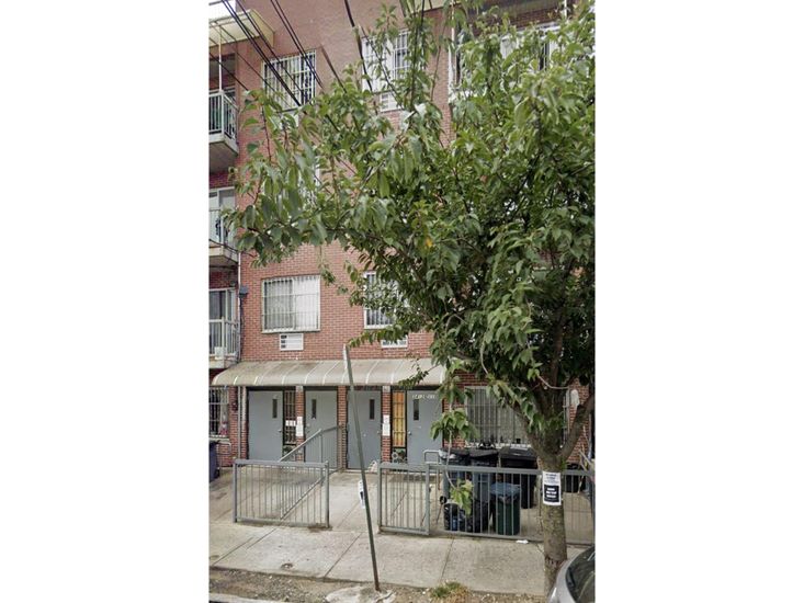 Exterior, Facade, Brick Facade, Rowhouse