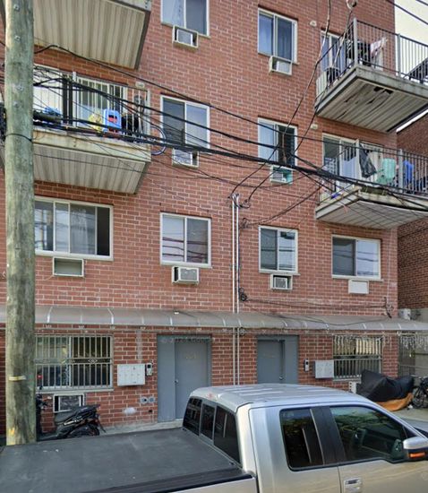 Exterior, Facade, Brick Facade, Rowhouse