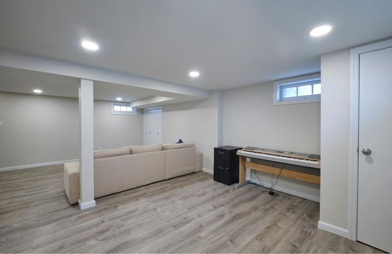 Interior, Recessed Lighting, Wood Texture Flooring