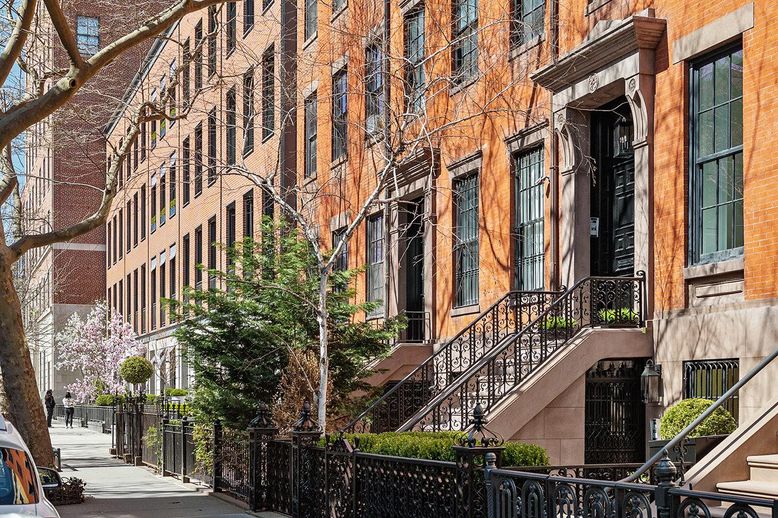 Exterior, Facade, Brownstone