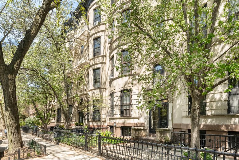 Exterior, Facade, Brownstone