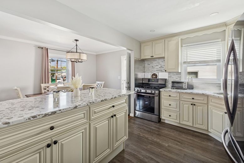 Dining room, Interior, Kitchen, Pendant Lights, Recessed Lighting, Stainless Steel Appliances, Wood Texture Flooring