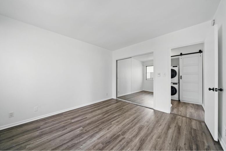 Empty room, Interior, Washer, Wood Texture Flooring