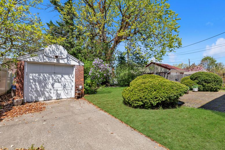 Detached Garage, Exterior