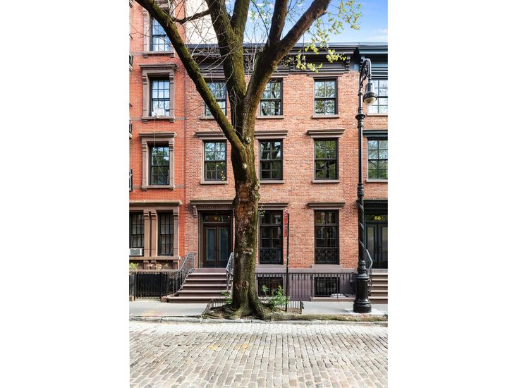 Exterior, Facade, Brick Facade, Rowhouse