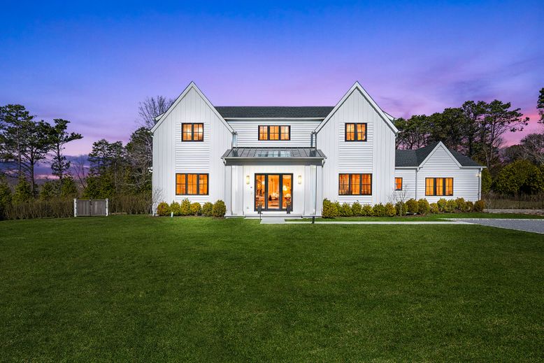 Backyard, Exterior, Facade, Farmhouse