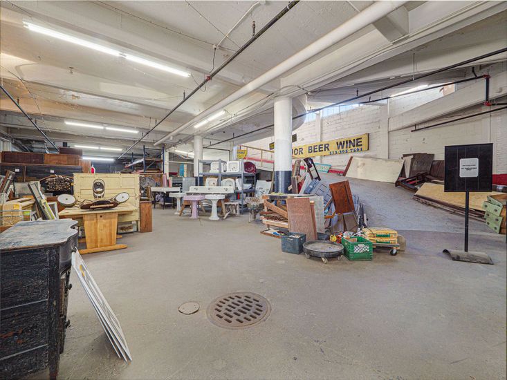 Garage, Interior