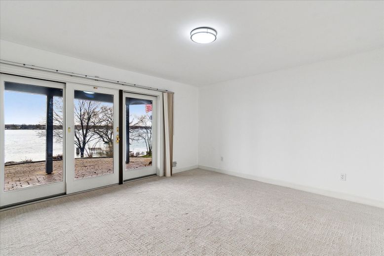 Empty room, Interior, Water