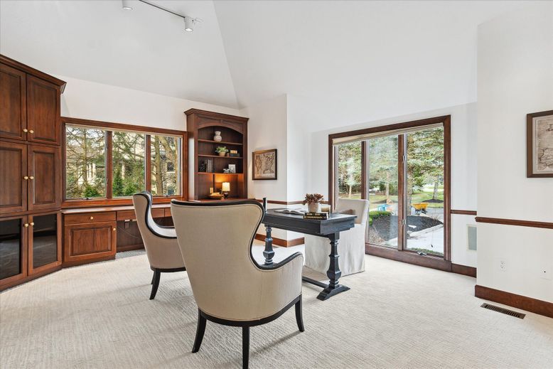 Home Office, Interior