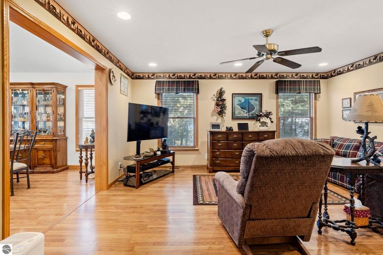 Interior, Recessed Lighting, Wood Texture Flooring