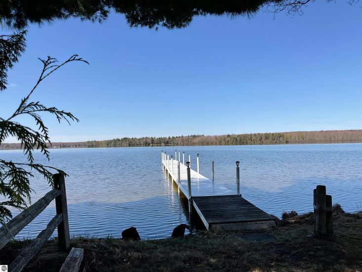 Exterior, Lake