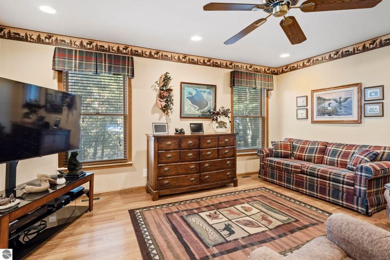 Interior, Recessed Lighting, Wood Texture Flooring