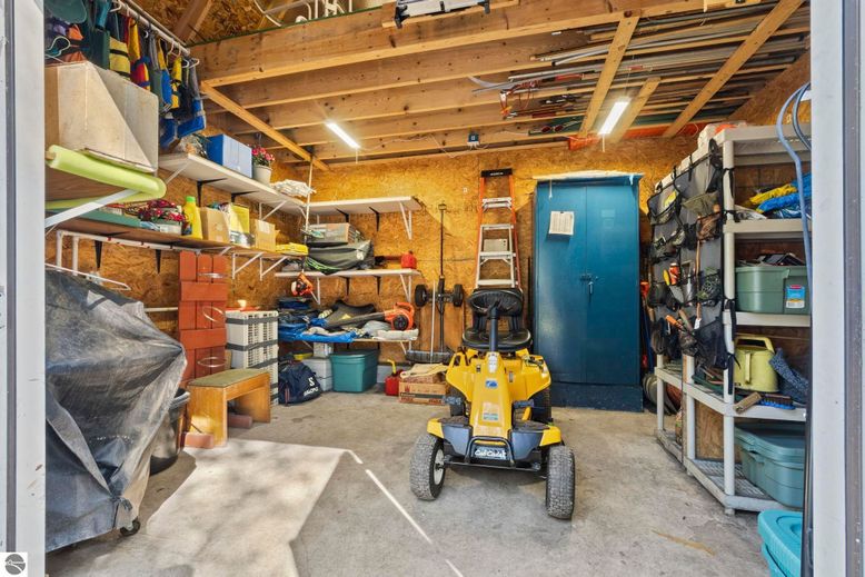 Garage, Interior, Wooden Beams