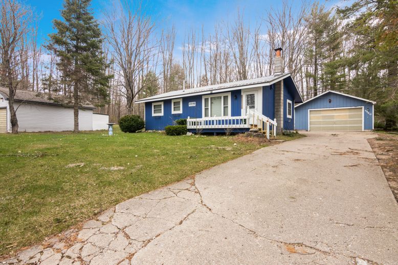 Backyard, Detached Garage, Exterior