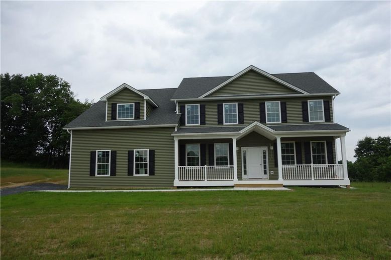 Exterior, Facade, Farmhouse