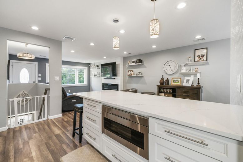 Interior, Kitchen, Pendant Lights, Recessed Lighting, Wood Texture Flooring