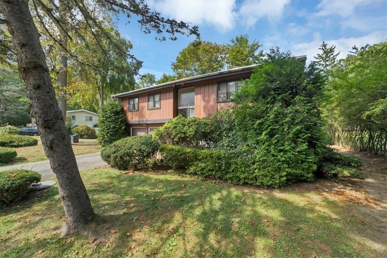 Backyard, Exterior, Facade, Raised Ranch
