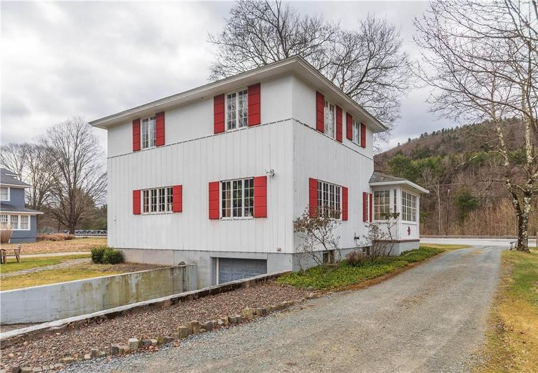 Attached, Exterior, Facade, Split Level