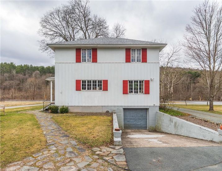 Attached, Exterior, Facade, Split Level