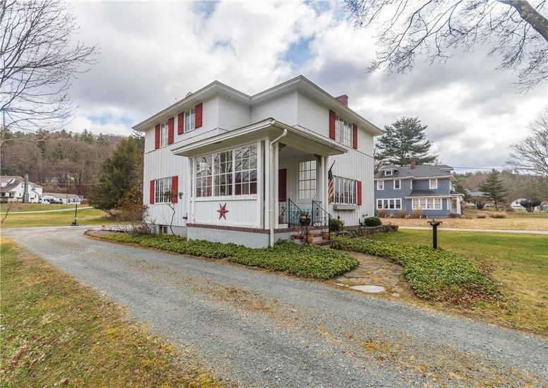 Backyard, Exterior, Facade, Farmhouse
