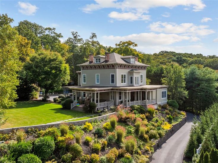 Backyard, Exterior, Facade, Queen Anne Victorian