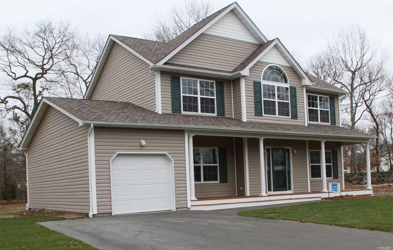 Attached, Exterior, Facade, Farmhouse