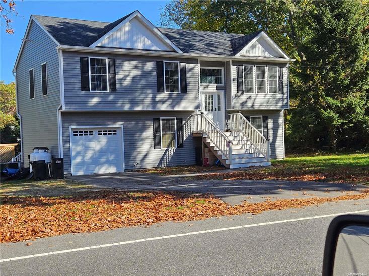 Attached, Exterior, Facade, Raised Ranch