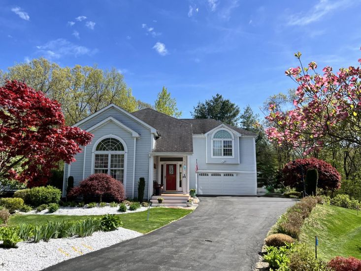 Attached, Exterior, Facade, Cape Cod