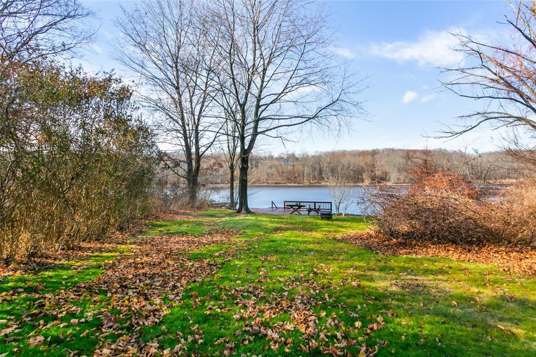 Exterior, Lake