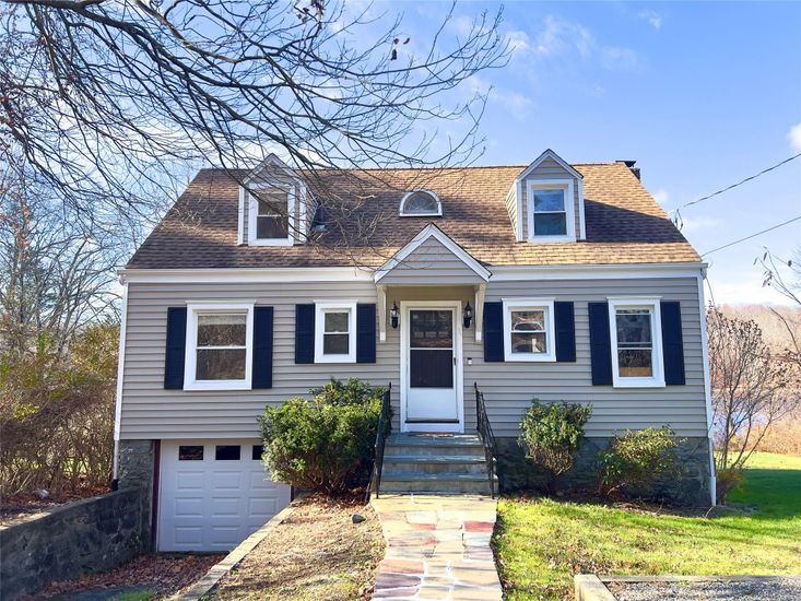 Attached, Exterior, Facade, Cape Cod