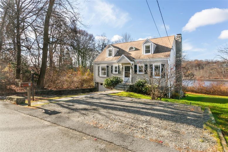 Exterior, Facade, Cape Cod