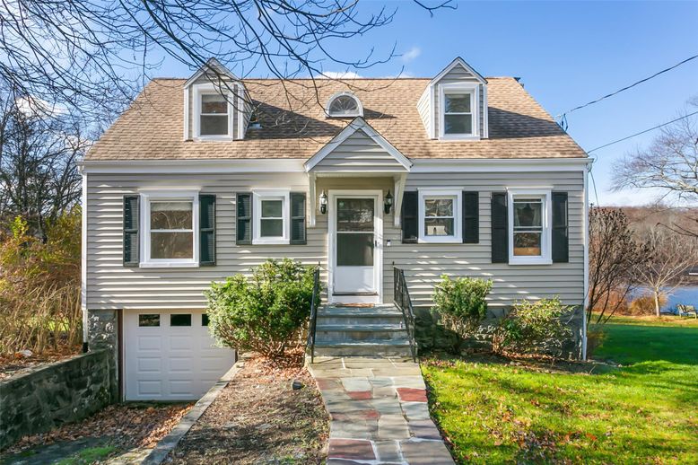 Attached, Exterior, Facade, Cape Cod