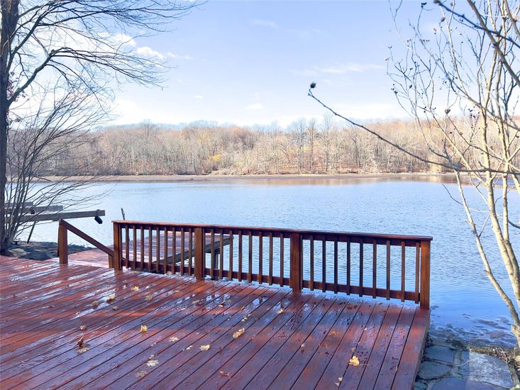 Exterior, Lake