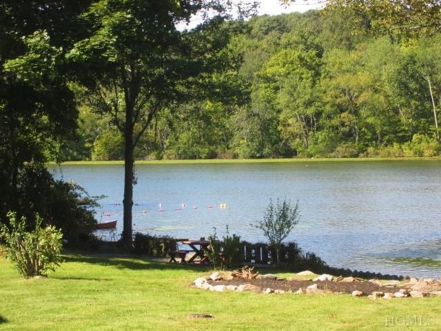 Exterior, Lake