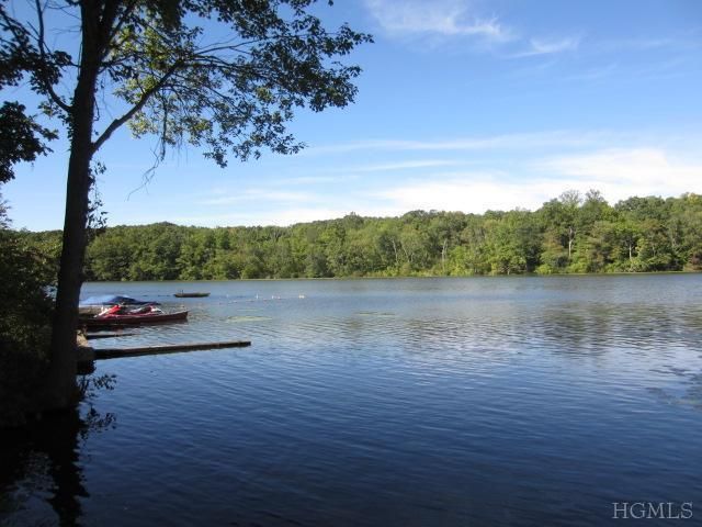 Exterior, Lake