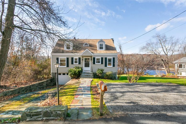 Attached, Exterior, Facade, Cape Cod