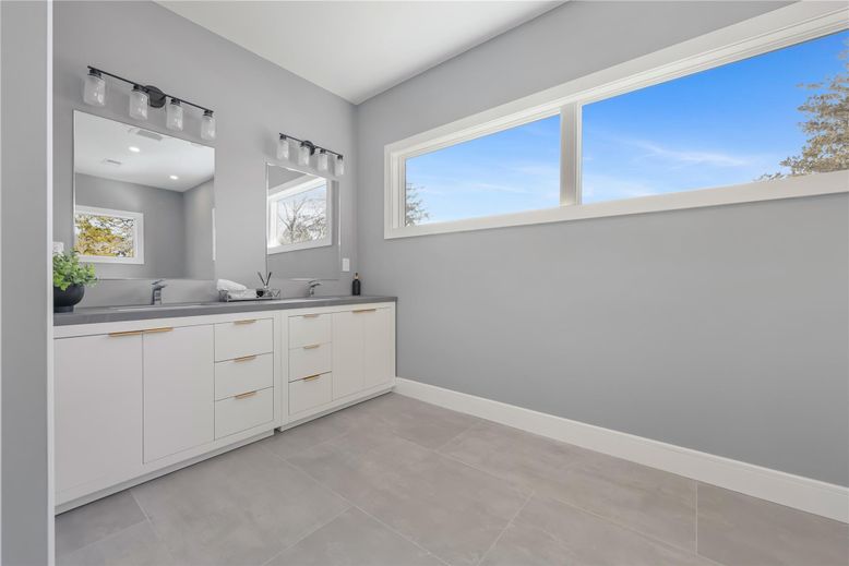 Bathroom, Dual Sink Vanities, Interior, Recessed Lighting