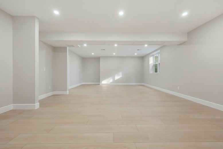 Empty room, Interior, Recessed Lighting, Wood Texture Flooring
