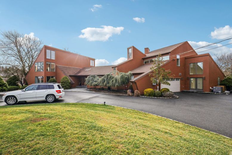 Attached, Exterior, Facade, Brick Facade, None