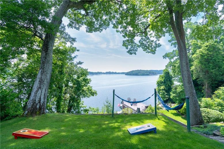Exterior, Lake