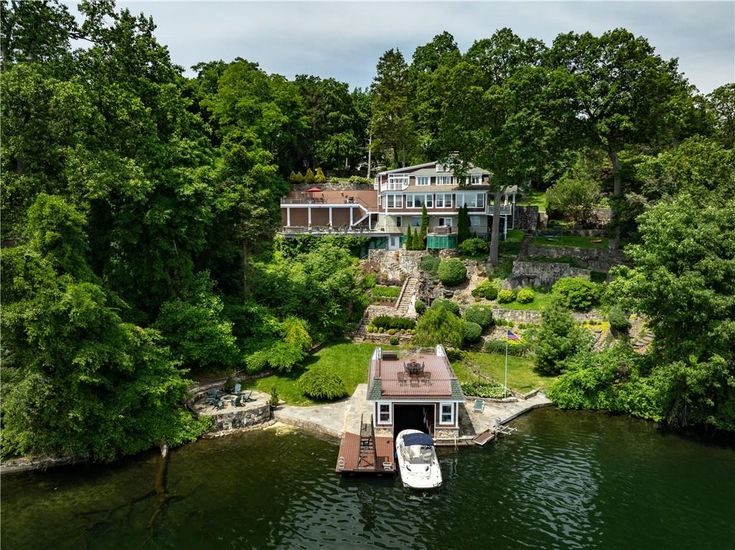 Exterior, Lake